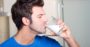 Пиенето на мляко след закуска спира спада на рН в устата