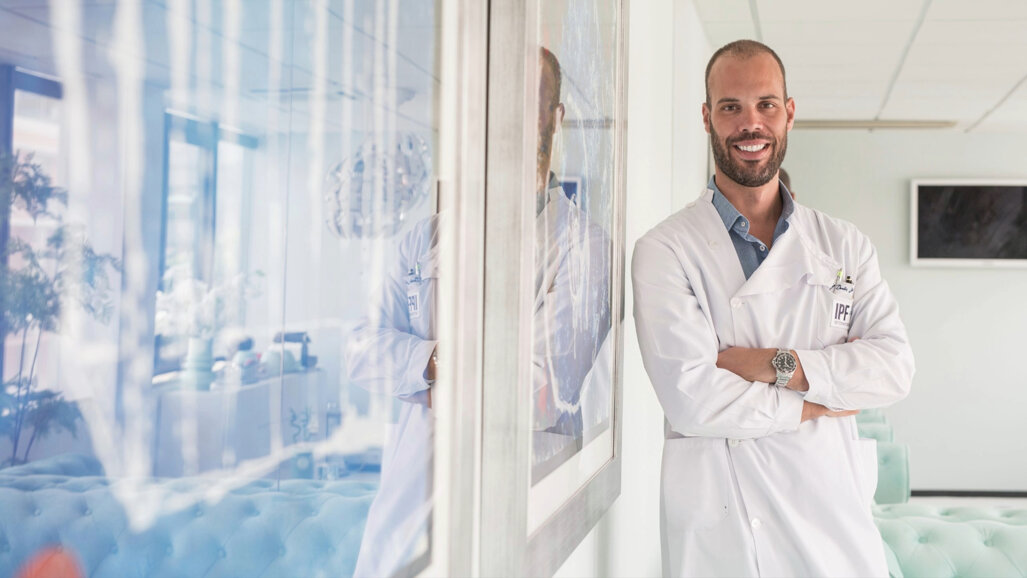 David Ângelo recebe a 1.ª Medalha de Mérito em Estomatologia concedida pela SPECO