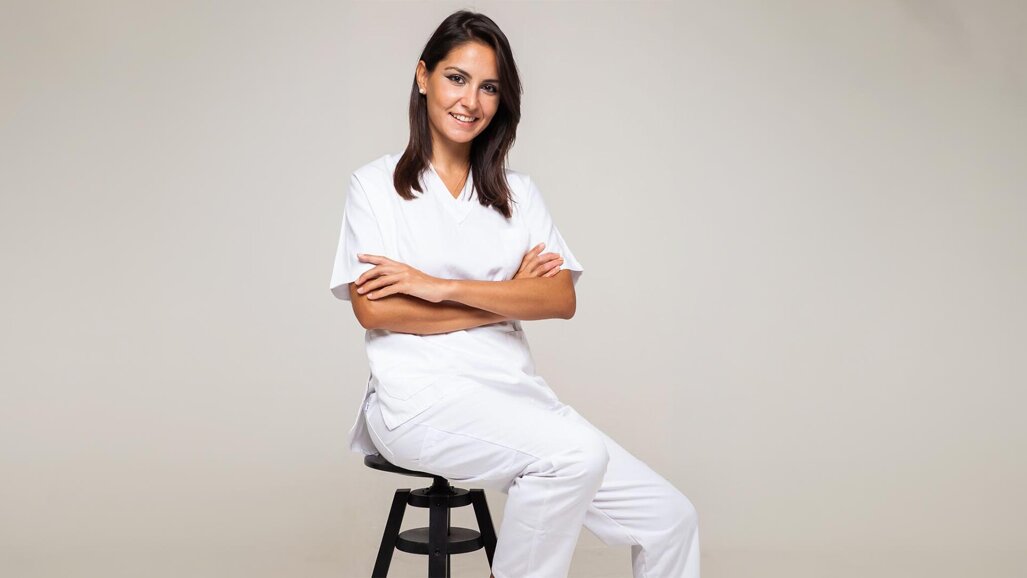Vacanze, il beauty case del sorriso: i 10 indispensabili da mettere in valigia