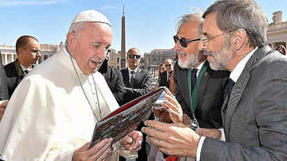 International College of Dentists meets with Pope Francis International College of Dentists meets with Pope Francis