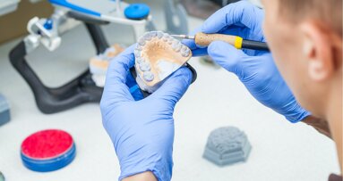 Il dibattito sul profilo sanitario dell’odontotecnico: intervista a Michele Di Maio e Mauro Marin