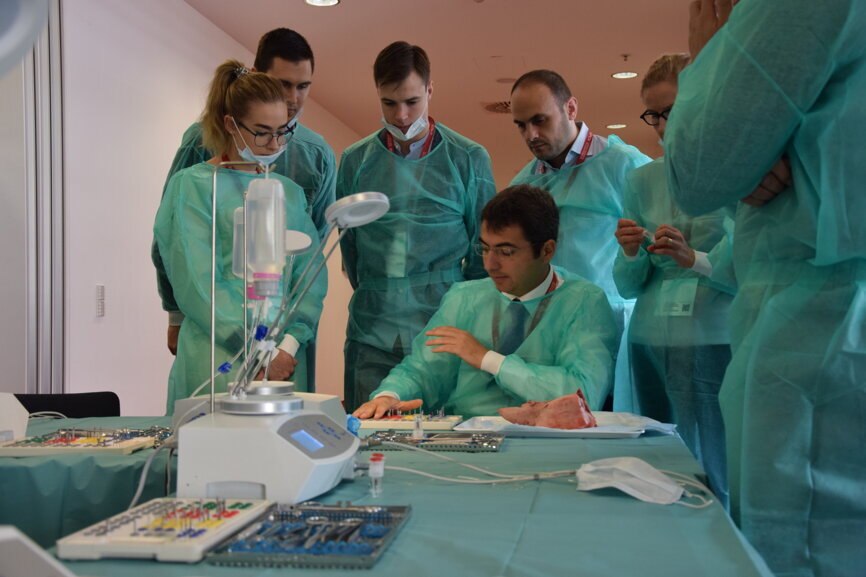 Attendees prepare for the practical part of the workshop. (Photograph: Franziska Beier, DTI) 