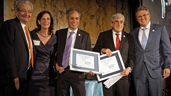 Holocaust survivor oral health program receives humanitarian award