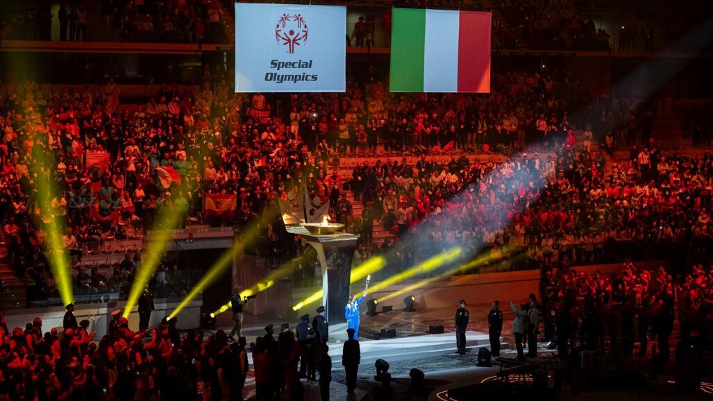 Henry Schein dona prodotti sanitari per sostenere gli screening degli Special Olympics Healthy Athletes ai Giochi Mondiali Invernali Special Olympics 2025 a Torino, Italia
