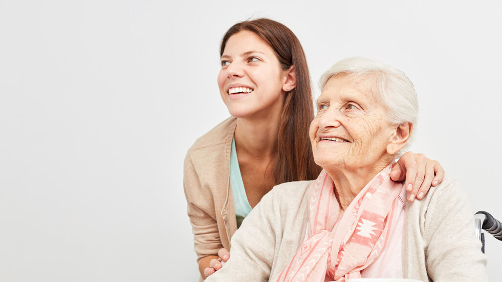 Mundgesundheit in der häuslichen Pflege: Tipps für pflegende Angehörige