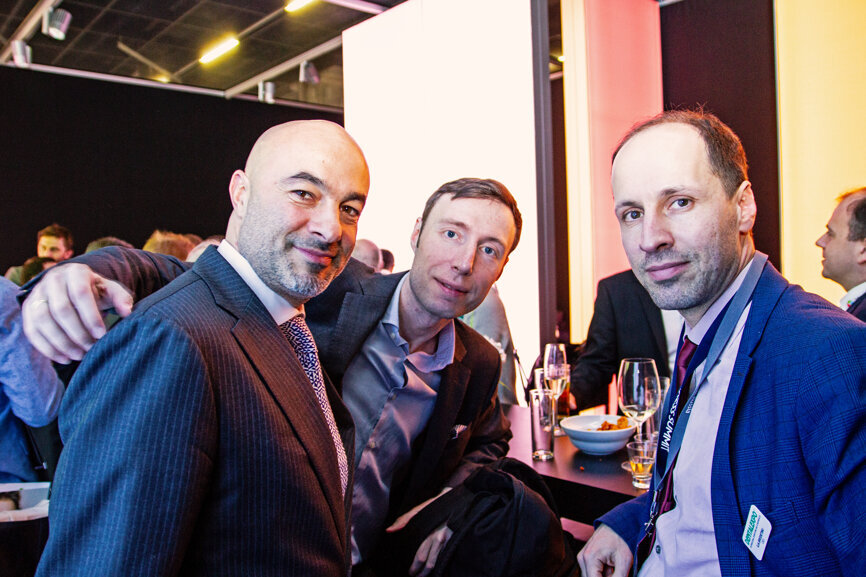 Dental Tribune International CEO Torsten Oemus with attendees from the Channel3 night. (Photograph: Luke Gribble, DTI)