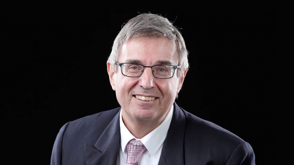 “Las conferencias online han saturado el mercado con opiniones personales”