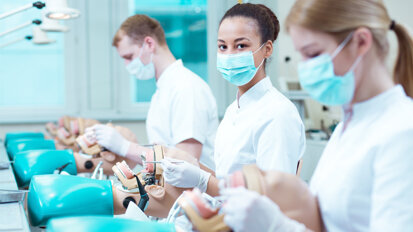 iMED DENT: Modellstudiengang Zahnmedizin geht an den Start iMED DENT: Modellstudiengang Zahnmedizin geht an den Start