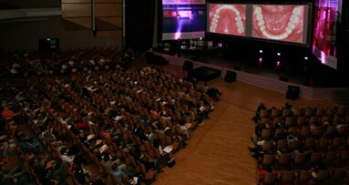 Prvoklasni trening dentalne estetike