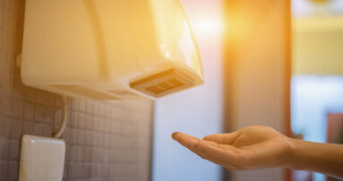 Studie: So verteilen Händetrockner Keime