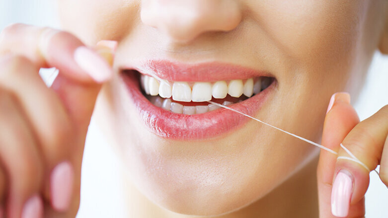 Wie sinnvoll ist die Verwendung fluoridversetzter Zahnseide?