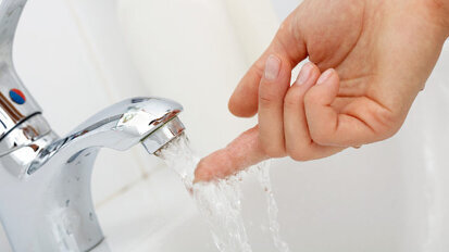 Fluoration de l'eau : le débat relancé par une publication