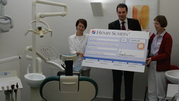 An Ambulanz für Wohnungslose gespendet