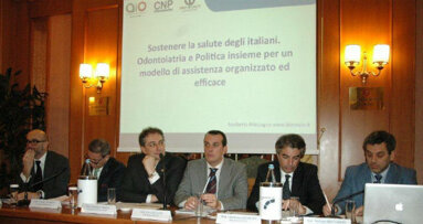 Stretti insieme attorno ad un “tavolo” in un’azione comune verso la politica