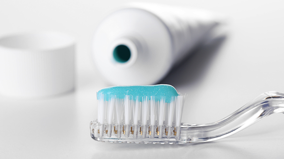 Neuartige Zahnpasta bekämpft Komplizen von S. mutans
