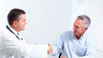 Ineficienta in sistemul medical din Romania: doar 18 din 67 de spitalele inchise in 2011 au devenit camine pentru batrani