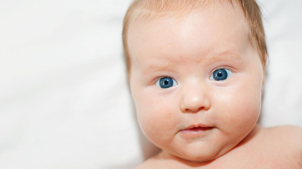 Moeders met slechte mondhygiëne geven Candida albicans vaker door aan hun baby