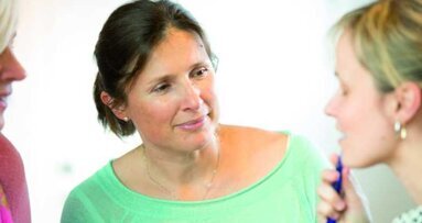 Ensinar escovação perfeita com iTOP— ”Instrução individual e treinamento prático são essenciais”