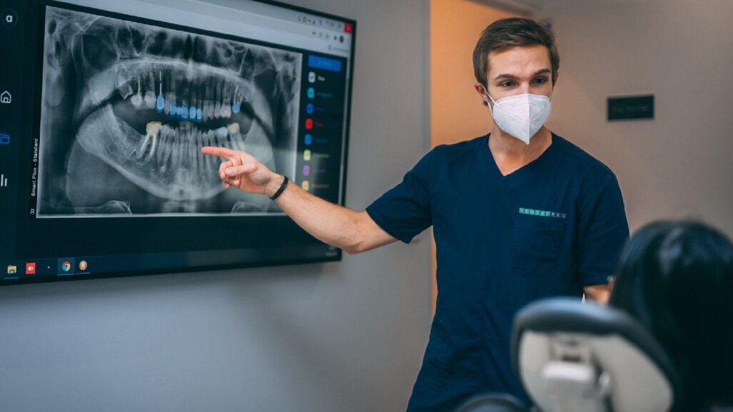 L’intelligenza artificiale applicata agli studi odontoiatrici è adesso una realtà in Italia: intervista esclusiva al dott. Samuele Baruch di DentalPro