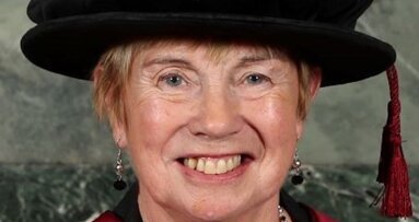Janet Goodwin receives honorary fellowship from FGDP (UK)