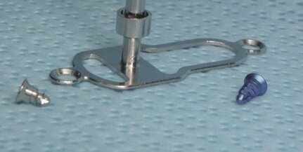 Fig. 2 : Diskimplant à plaque de 33 mm/9 mm. 