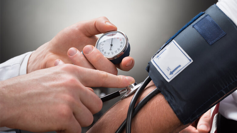 Studie zeigt Zusammenhang von Parodontitis und Hypertonie