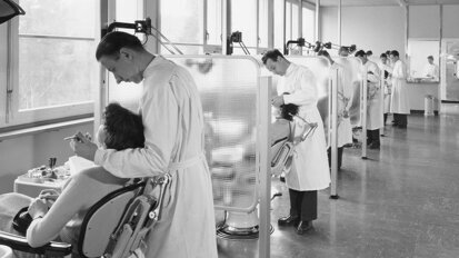 Jubiläum: 100 Jahre Zahnmedizin an den zmk Bern Jubiläum: 100 Jahre Zahnmedizin an den zmk Bern