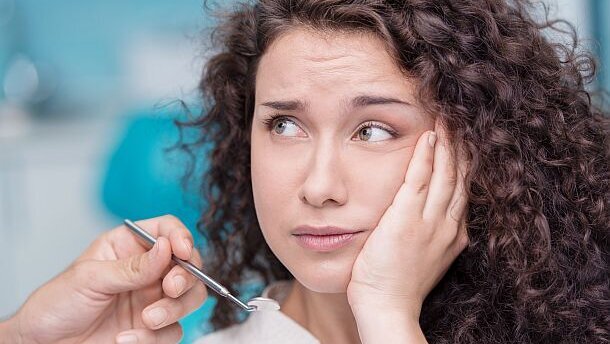 Bruxisme verdrievoudigt kans op implantaatfalen