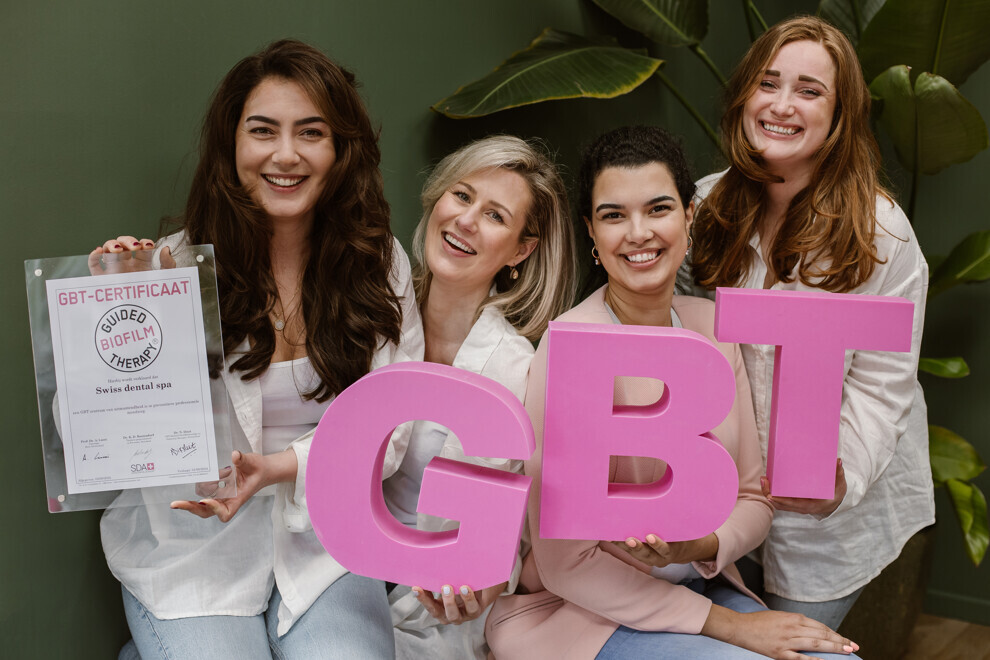 GBT certification—the best investment for your practice. Training in professional prophylaxis at the highest level not only enhances the clinical qualifications of the team but also improves the economic efficiency of the practice. GBT certification ensures standardised clinical and technical quality, backed by the Swiss Dental Academy. More information can be found at www.ems-dental.com/en/gbt-certified.