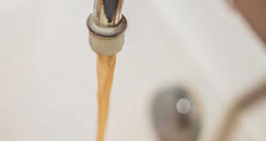 Nizka kakovost vode lahko vodi v večjo porabo sladkih pijač