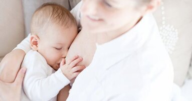 Дългото кърмене може да увеличи риска от кариес на временните зъби