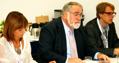 Les effets cliniques d’un antibiotique local ont été confirmés pour le traitement parodontal