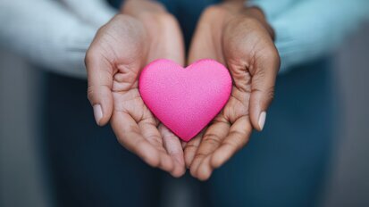 Le programme Practice Pink 2025 de Henry Schein rassemble les professionnels de santé autour de la sensibilisation au cancer