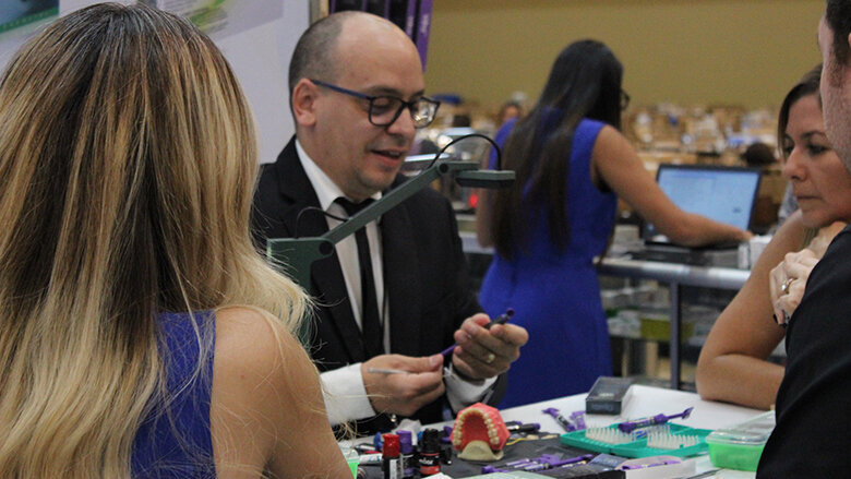 La feria comercial Expo Dental presentó muchas novedades en materiales, instrumental y equipamientos.