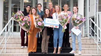 Bonita Vink en Christie Vroemen winnen de NVvK-Elmex scriptieprijs