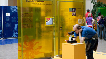 „MenschMikrobe“ wandert weiter „MenschMikrobe“ wandert weiter