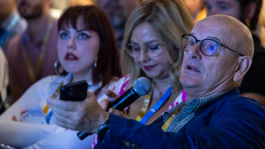 Question time in Madrid. (Image: Dentsply Sirona)