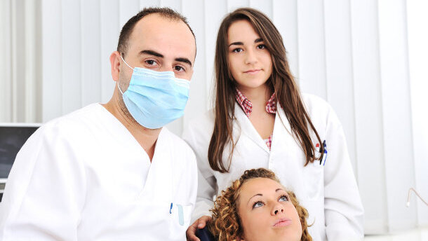 Les assistantes dentaires deviendraient des professionnelles de santé à part entière