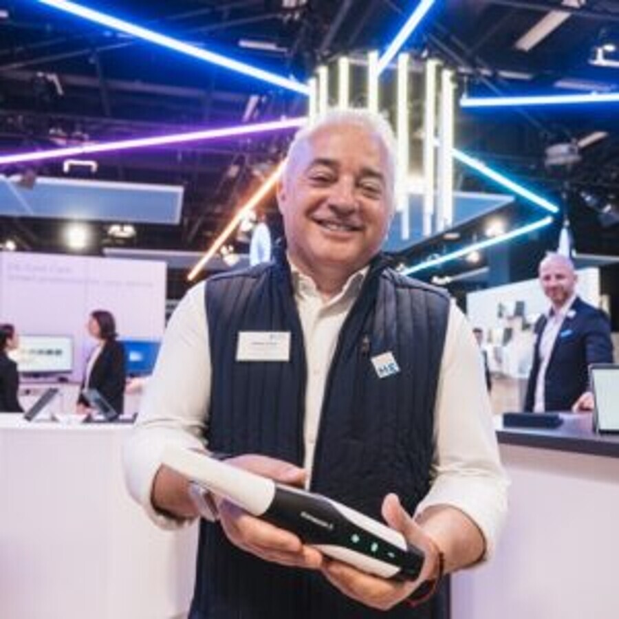 Xavier Carro Fernandez æ¯ç»å£«æè¥¿è¯ºçç§è®¾å¤å¬å¸æ¬§æ´²ãä¸­ä¸åéæ´²åºååä¸ç»ç»çéå¢å¯æ»è£