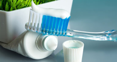 Jede zweite Zahncreme fällt bei Öko-Test durch