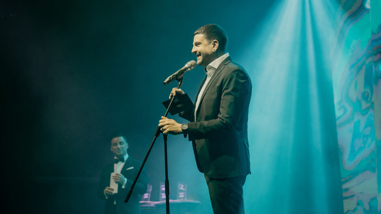 Jury member Ciprian Boca, a lecturer in dental photography. (Image: Dental Tribune Bulgaria)