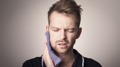 Mężczyźni będący w związkach częściej chodzą do dentysty