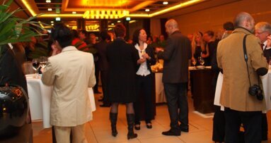 Mit Käse und Wein gefeiert