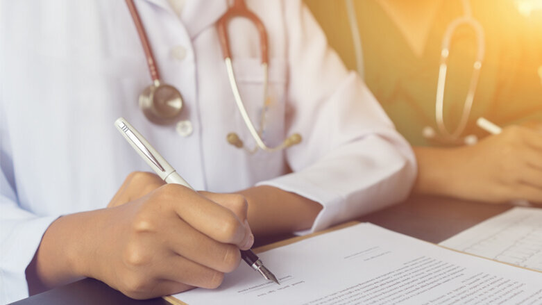 Medizinern wird obligatorische Haftpflichtversicherung empfohlen