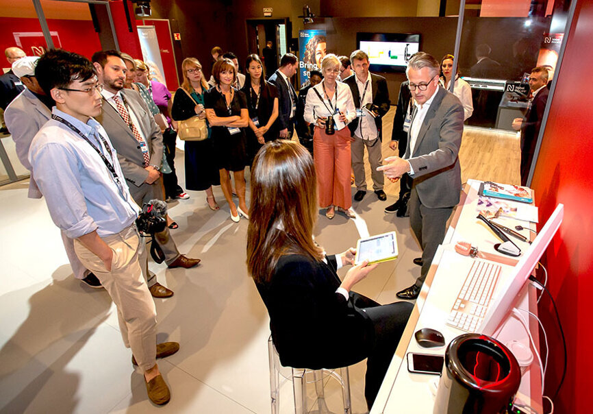 Dr Pascal Kunz, Vice President Digital Solutions, explaining the digital workflow with DTX Studio. (Photograph: Nobel Biocare)