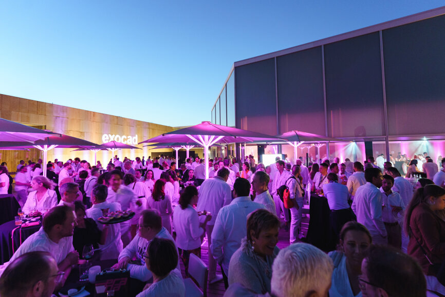 On the roof terrace of the Palma Convention Centre, participants enjoyed an entertaining evening with Spanish delicacies and rousing music. (Image: exocad)
