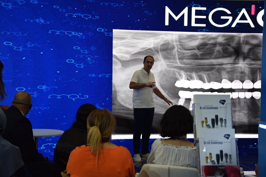 Visitors can get expert guidance at the MegaGen booth.