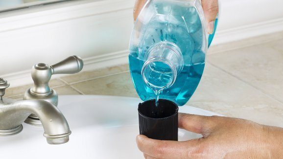 Enxaguantes bucais ajudam a matar bactérias da gonorreia na boca