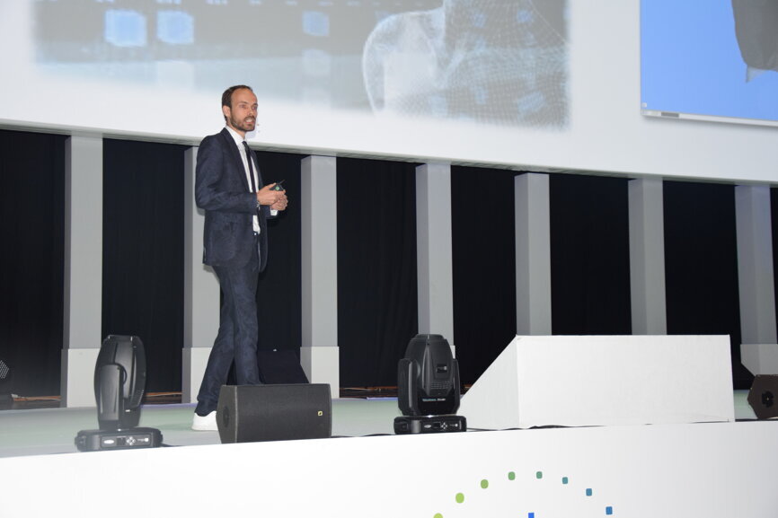 Vincent Fehmer presenting.