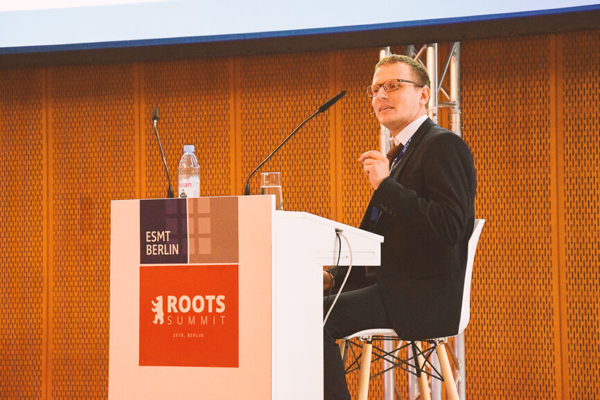 Dr Gergely Benyőcs presenting his lecture 